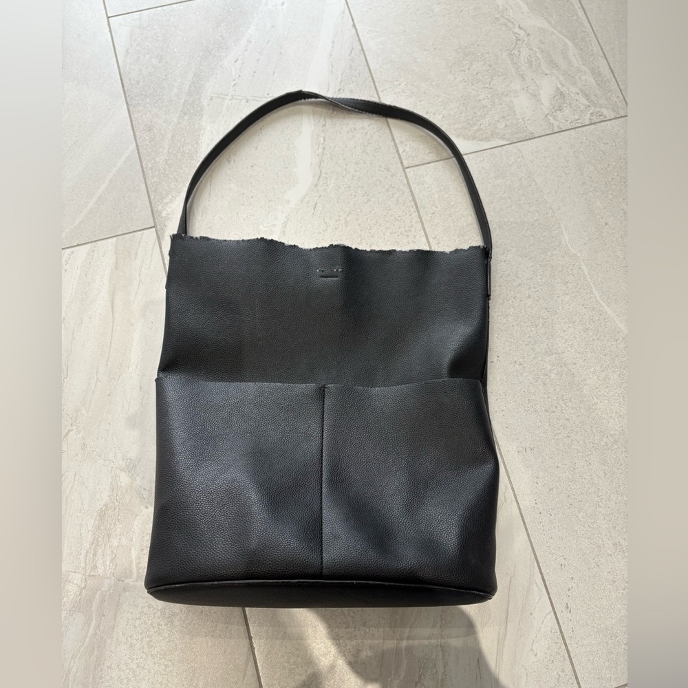 OAK + FORT Black Pebbled Shoulder Bag - Picture 2 of 4